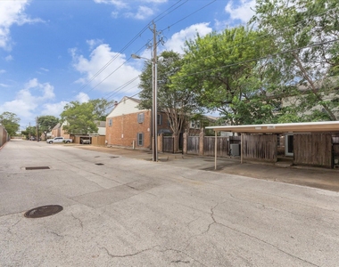 1107 Country Place Drive - Photo Thumbnail 9