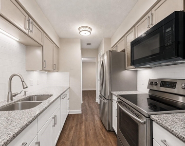 1107 Country Place Drive - Photo Thumbnail 4