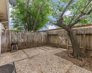 1107 Country Place Drive - Photo Thumbnail 8