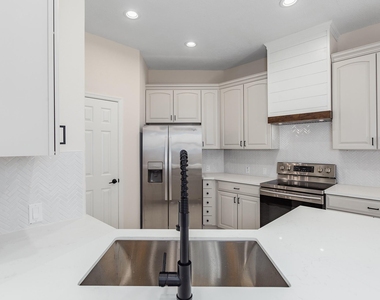 42 Camber Pine Place - Photo Thumbnail 13