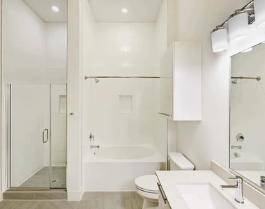 2727 Travis Street - Photo Thumbnail 12