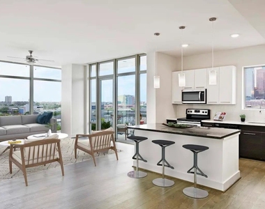 2727 Travis Street - Photo Thumbnail 5