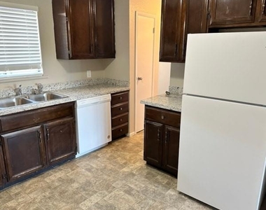 801 Avenue M - Photo Thumbnail 1