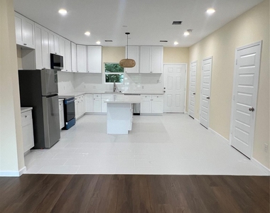 3516 Sparrow Street - Photo Thumbnail 2