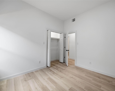 331 Delaware St - Photo Thumbnail 14