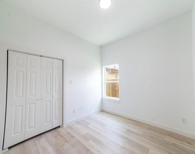 333 Delaware St - Photo Thumbnail 8