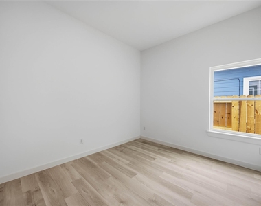 331 Delaware St - Photo Thumbnail 15