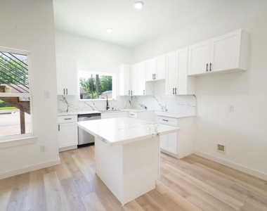 333 Delaware St - Photo Thumbnail 4