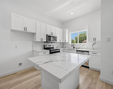331 Delaware St - Photo Thumbnail 5