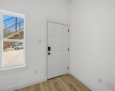 331 Delaware St - Photo Thumbnail 17