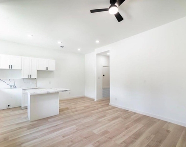 333 Delaware St - Photo Thumbnail 2