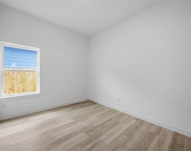 331 Delaware St - Photo Thumbnail 11