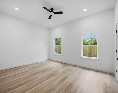 331 Delaware St - Photo Thumbnail 10