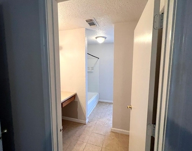 6327 Goforth Street - Photo Thumbnail 10