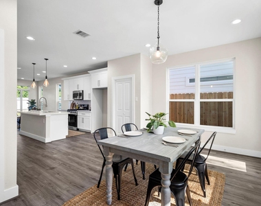 8016 Willow Street - Photo Thumbnail 7
