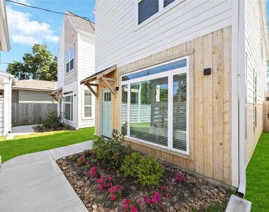 8016 Willow Street - Photo Thumbnail 3