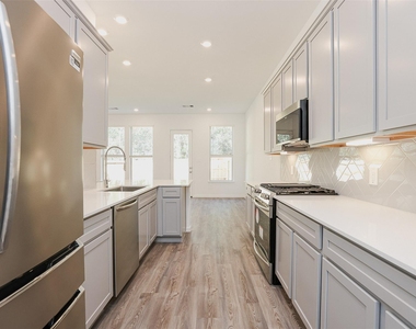 625 Royal Arch Drive - Photo Thumbnail 14