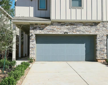 625 Royal Arch Drive - Photo Thumbnail 2