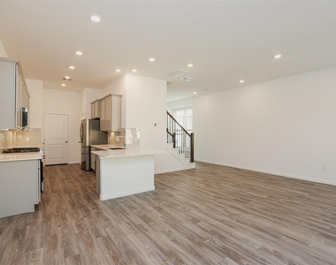 625 Royal Arch Drive - Photo Thumbnail 9