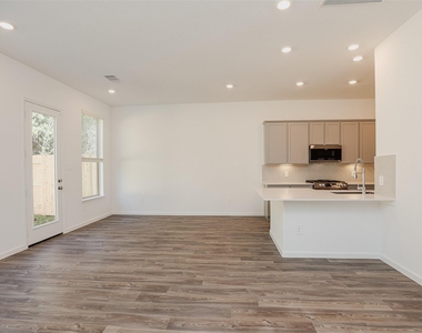 625 Royal Arch Drive - Photo Thumbnail 10