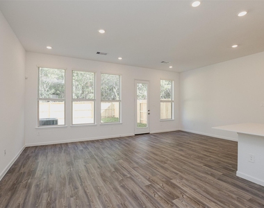 625 Royal Arch Drive - Photo Thumbnail 6