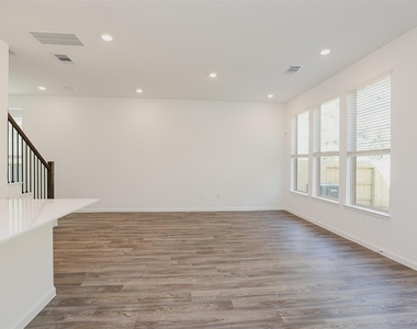 625 Royal Arch Drive - Photo Thumbnail 7
