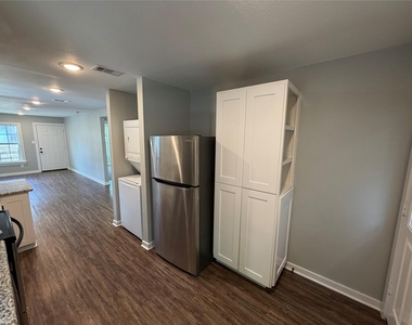 1210 E 33rd Street - Photo Thumbnail 3