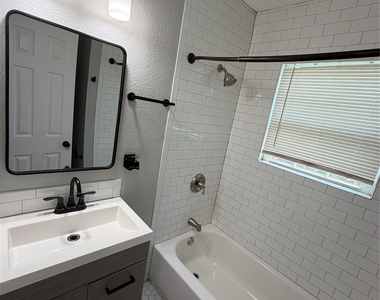 1210 E 33rd Street - Photo Thumbnail 6
