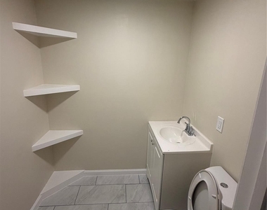 1100 Orchid Street - Photo Thumbnail 4