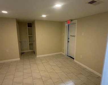 1100 Orchid Street - Photo Thumbnail 6