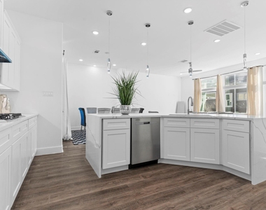 6721 Saint Augustine Street - Photo Thumbnail 9