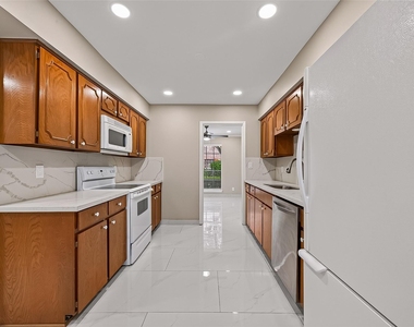 6649 De Moss Drive - Photo Thumbnail 16