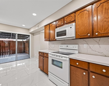 6649 De Moss Drive - Photo Thumbnail 9