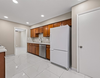 6649 De Moss Drive - Photo Thumbnail 18