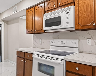 6649 De Moss Drive - Photo Thumbnail 10