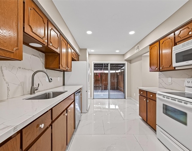 6649 De Moss Drive - Photo Thumbnail 12