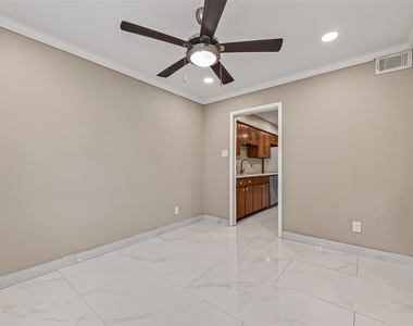 6649 De Moss Drive - Photo Thumbnail 8
