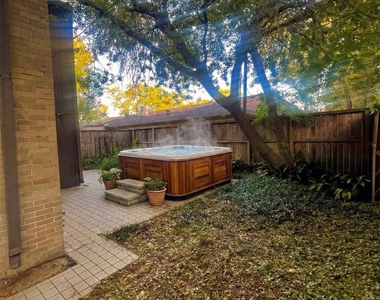 4560 Bellaire Boulevard - Photo Thumbnail 5