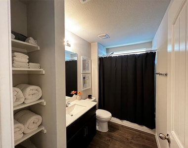13906 Levy Lane - Photo Thumbnail 12