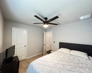 13906 Levy Lane - Photo Thumbnail 11