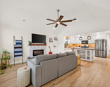 1314 E 34th Street - Photo Thumbnail 2