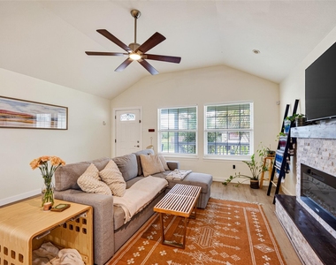 1314 E 34th Street - Photo Thumbnail 6