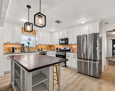1314 E 34th Street - Photo Thumbnail 5