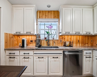 1314 E 34th Street - Photo Thumbnail 9
