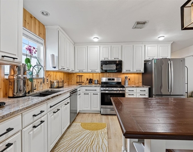 1314 E 34th Street - Photo Thumbnail 11