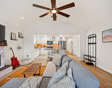 1314 E 34th Street - Photo Thumbnail 3