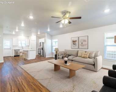 815 Roosevelt - Photo Thumbnail 3