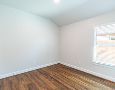 815 Roosevelt - Photo Thumbnail 24