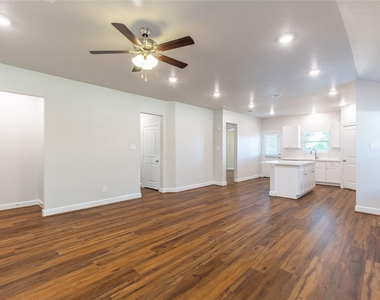 815 Roosevelt - Photo Thumbnail 4