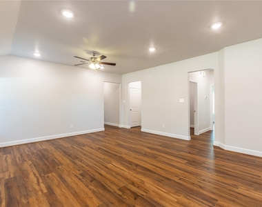815 Roosevelt - Photo Thumbnail 6
